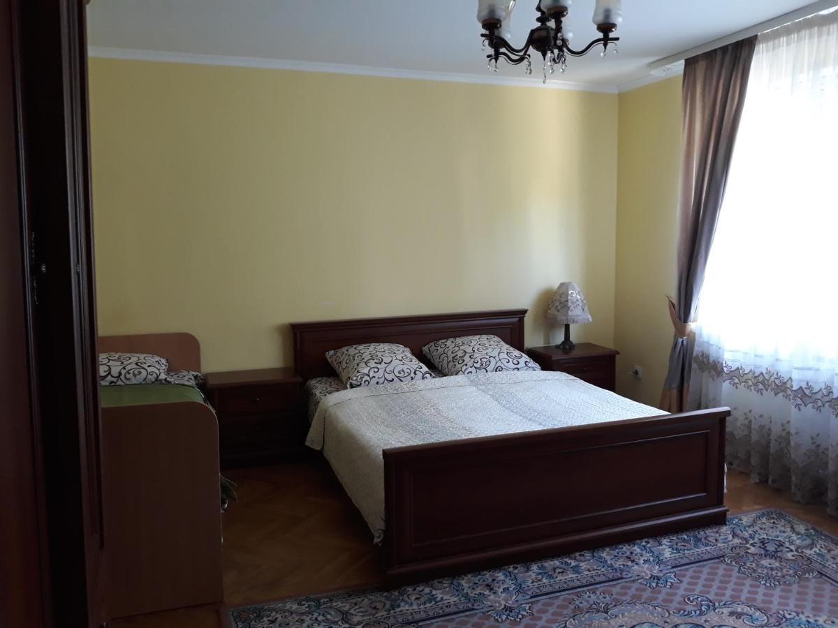 Celebrity Villa Kamjanets-Podilsky Buitenkant foto