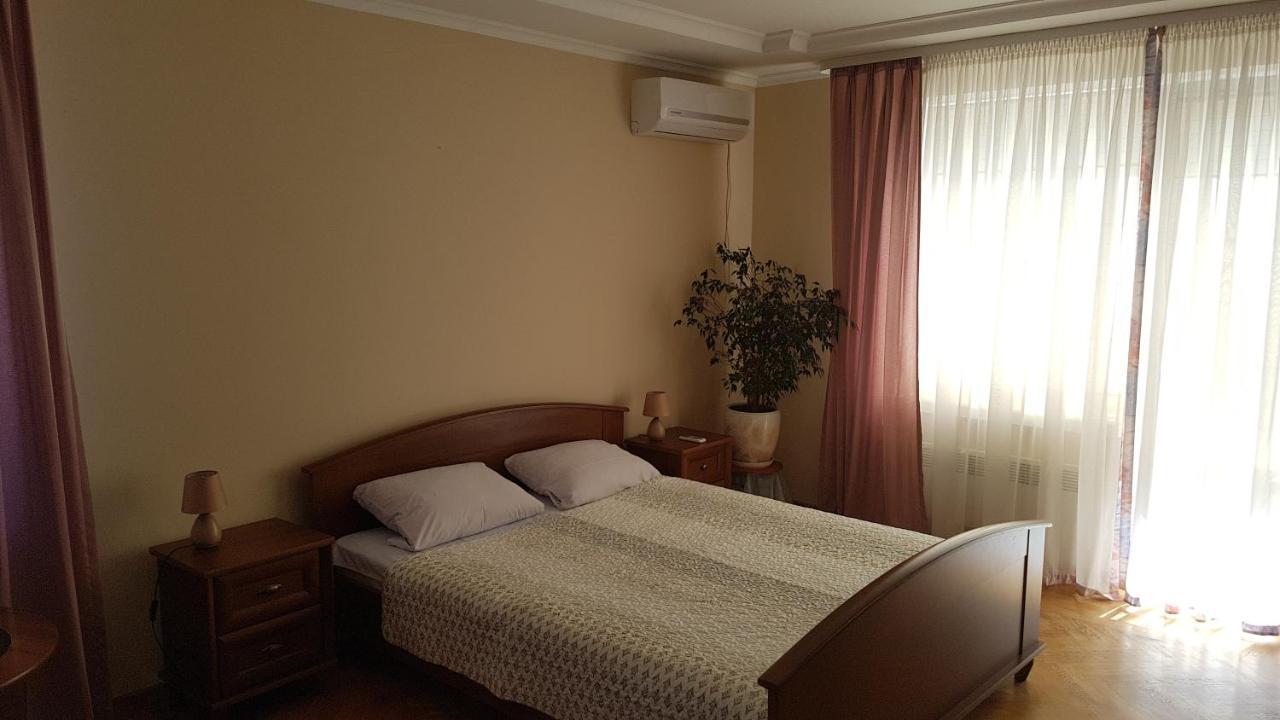 Celebrity Villa Kamjanets-Podilsky Buitenkant foto