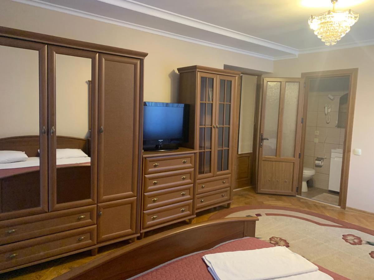 Celebrity Villa Kamjanets-Podilsky Buitenkant foto